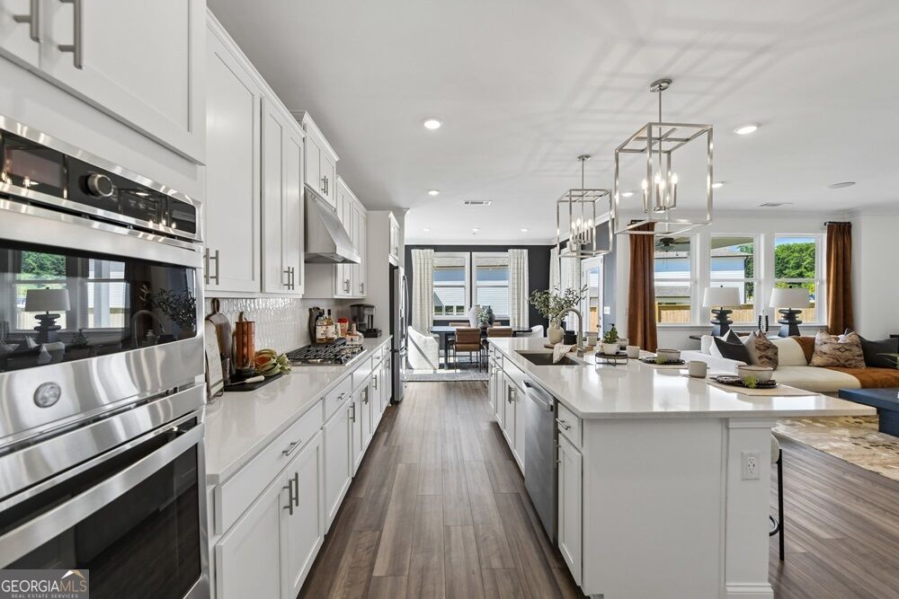 465 Kennington Walk Property Photo 14