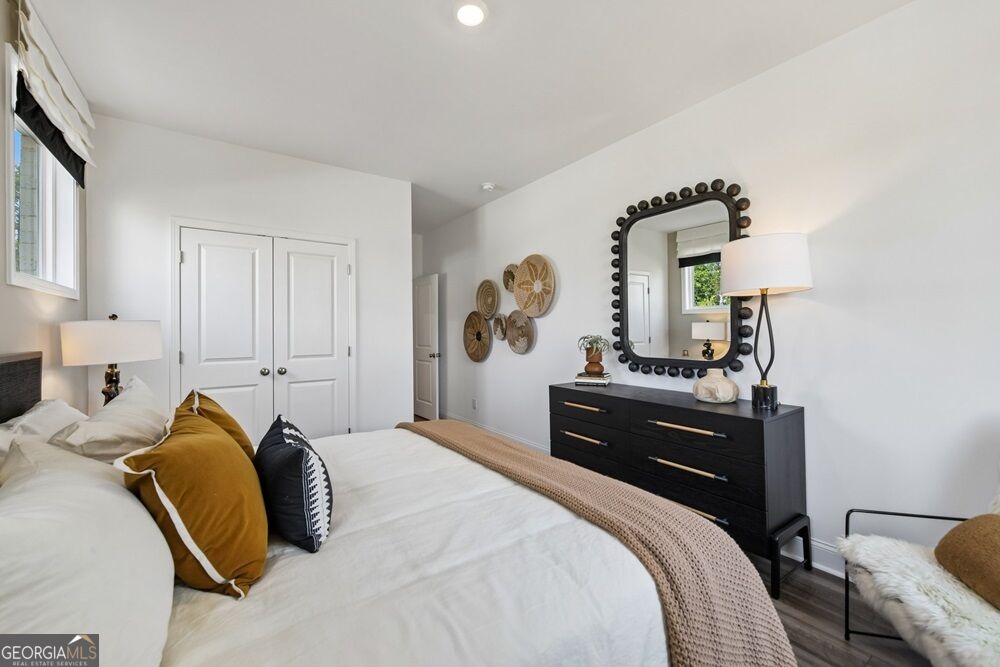 465 Kennington Walk Property Photo 24