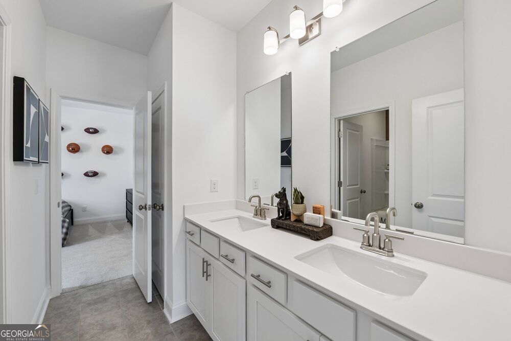465 Kennington Walk Property Photo 36