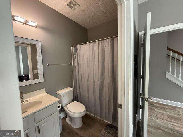 1011 Redbud Street Property Photo 6