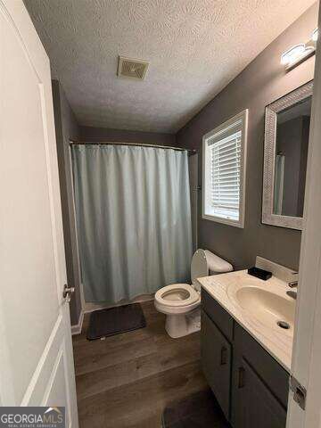 1011 Redbud Street Property Photo 7