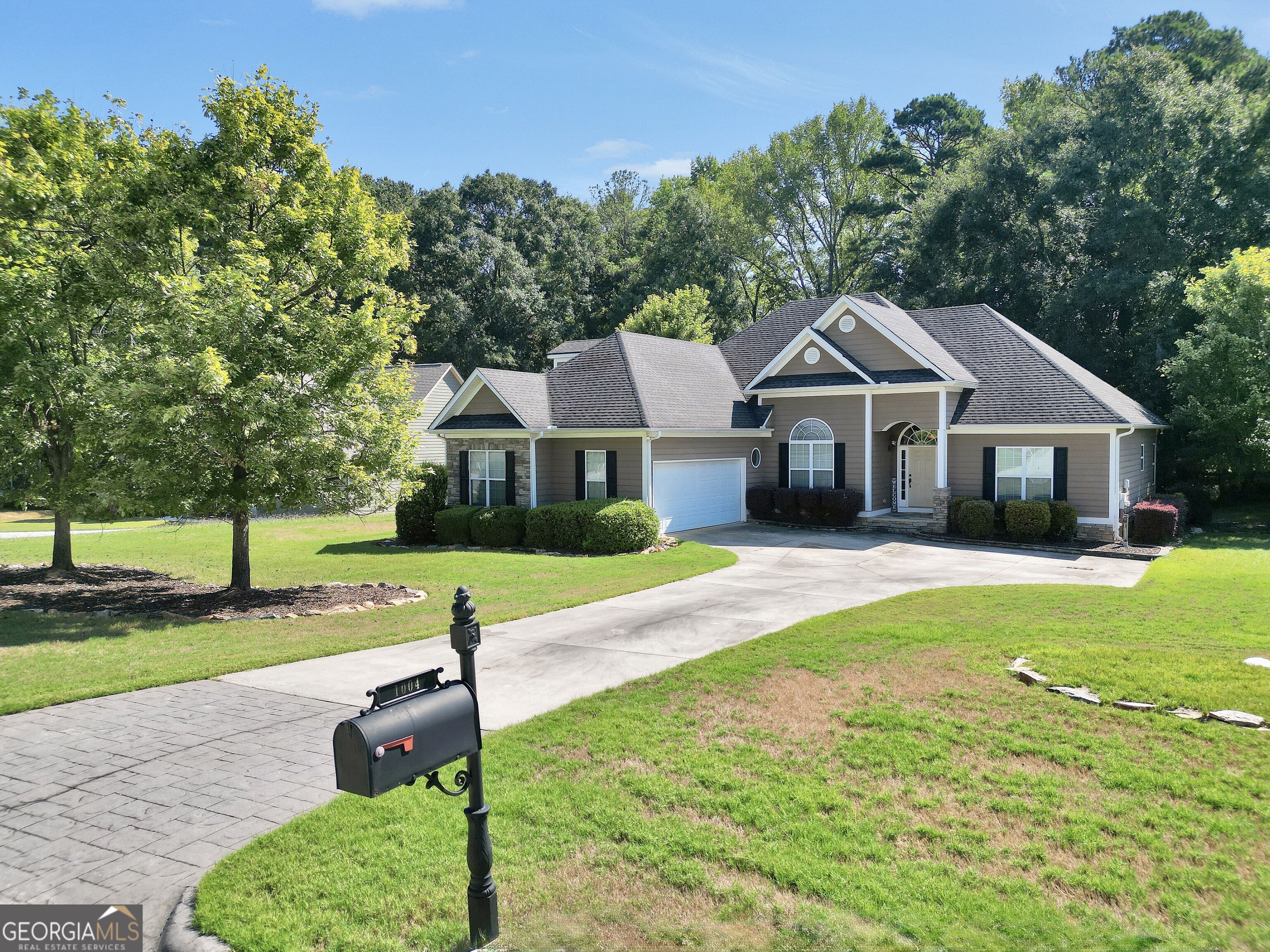 1004 Maddox Court Property Photo 1