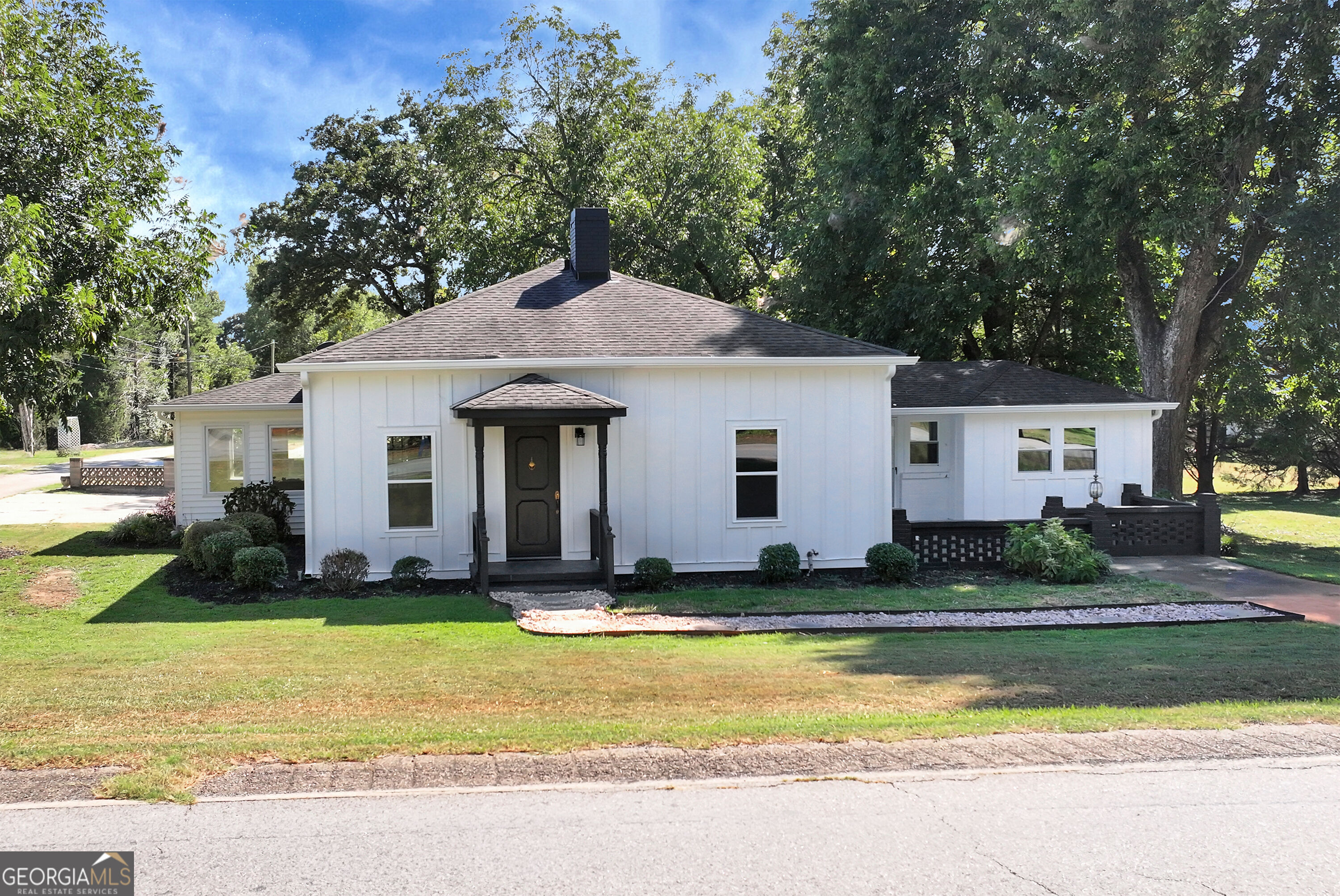 276 Highway 72 E Property Photo 1