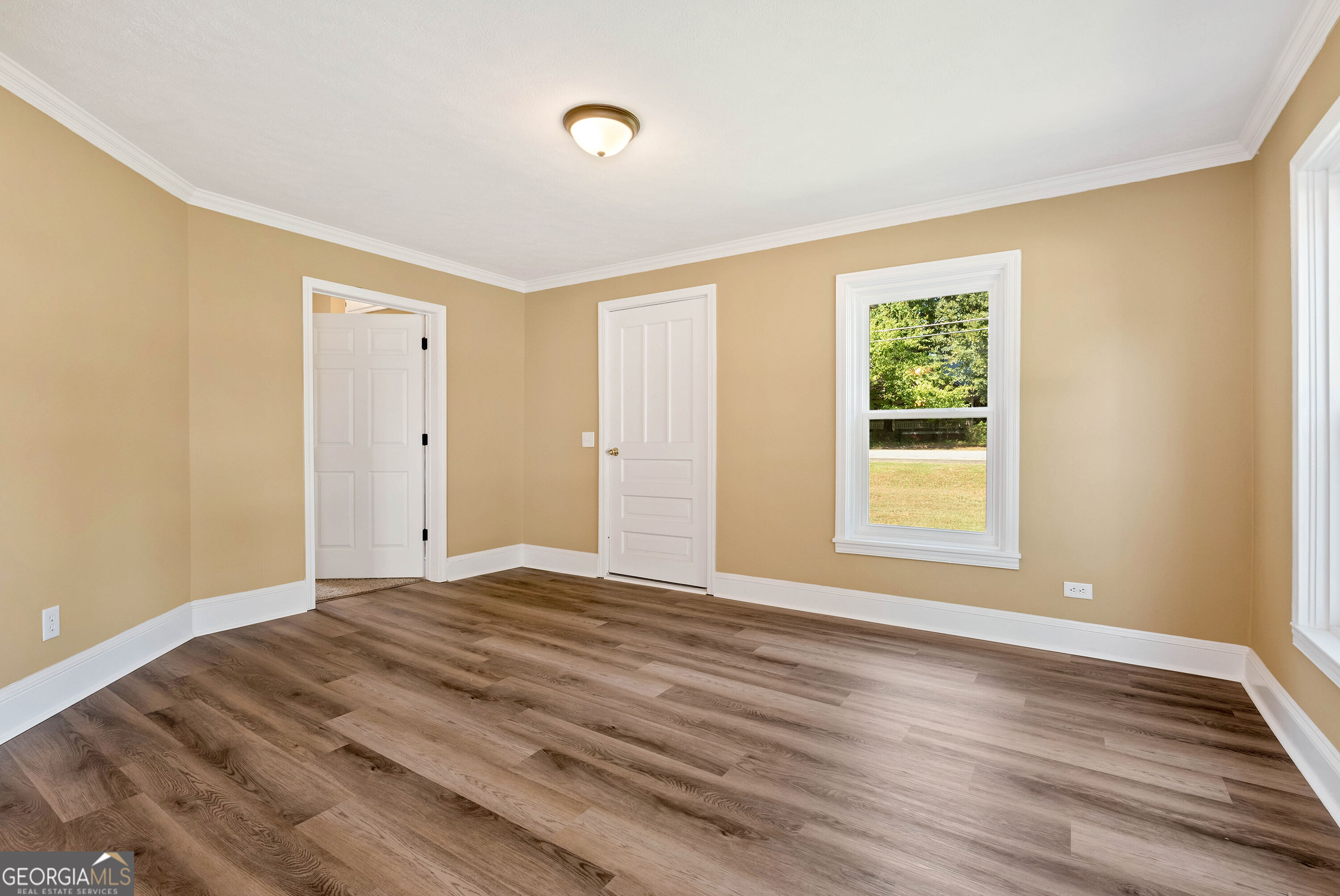276 Highway 72 E Property Photo 4