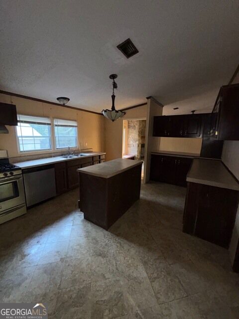 105 Felton Drive Property Photo 9