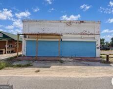305 Railroad Street Property Photo 1