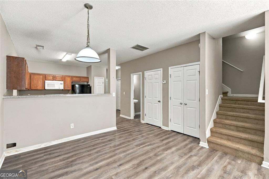 2282 Coach Way Property Photo 4