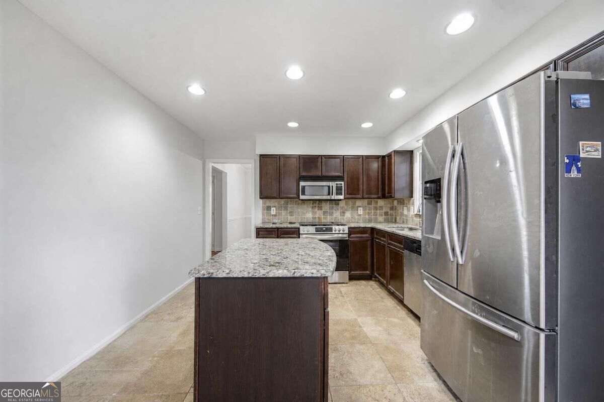 2690 Shadow Pine Drive Property Photo 7
