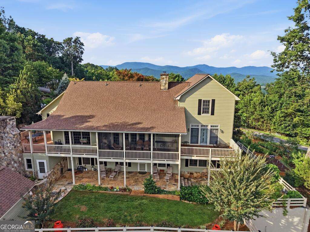 1035 Summit Way Property Photo 1