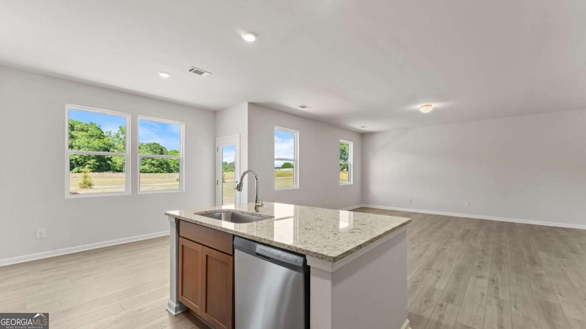 305 Bloomfield Circle Property Photo 6