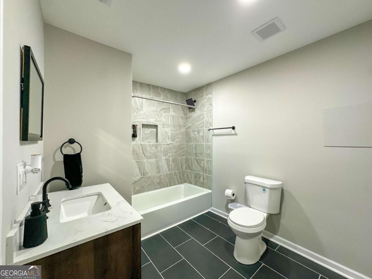 2376 Melinda Drive Ne Property Photo 4