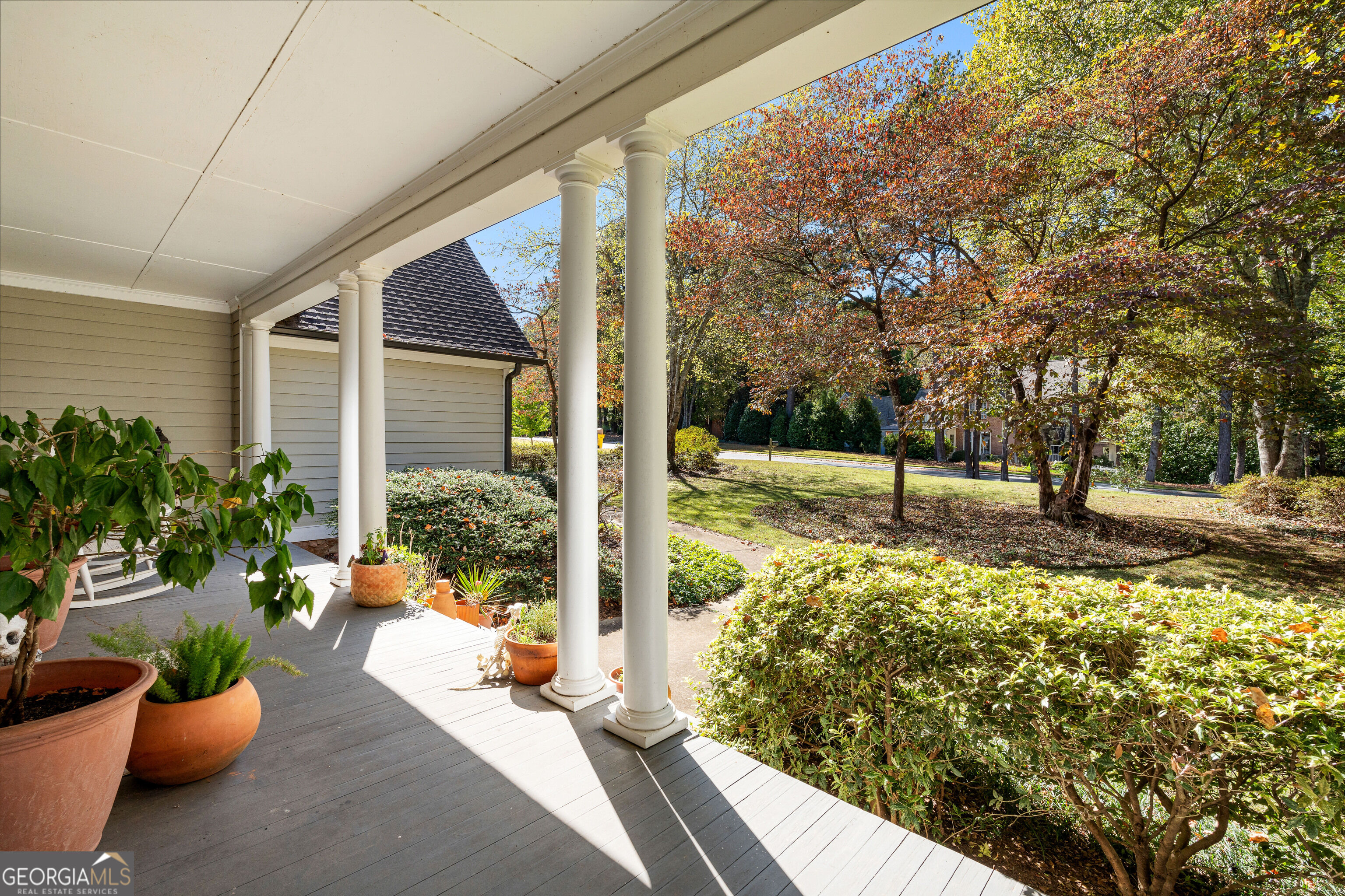 187 Shoreline Circle Property Photo 4