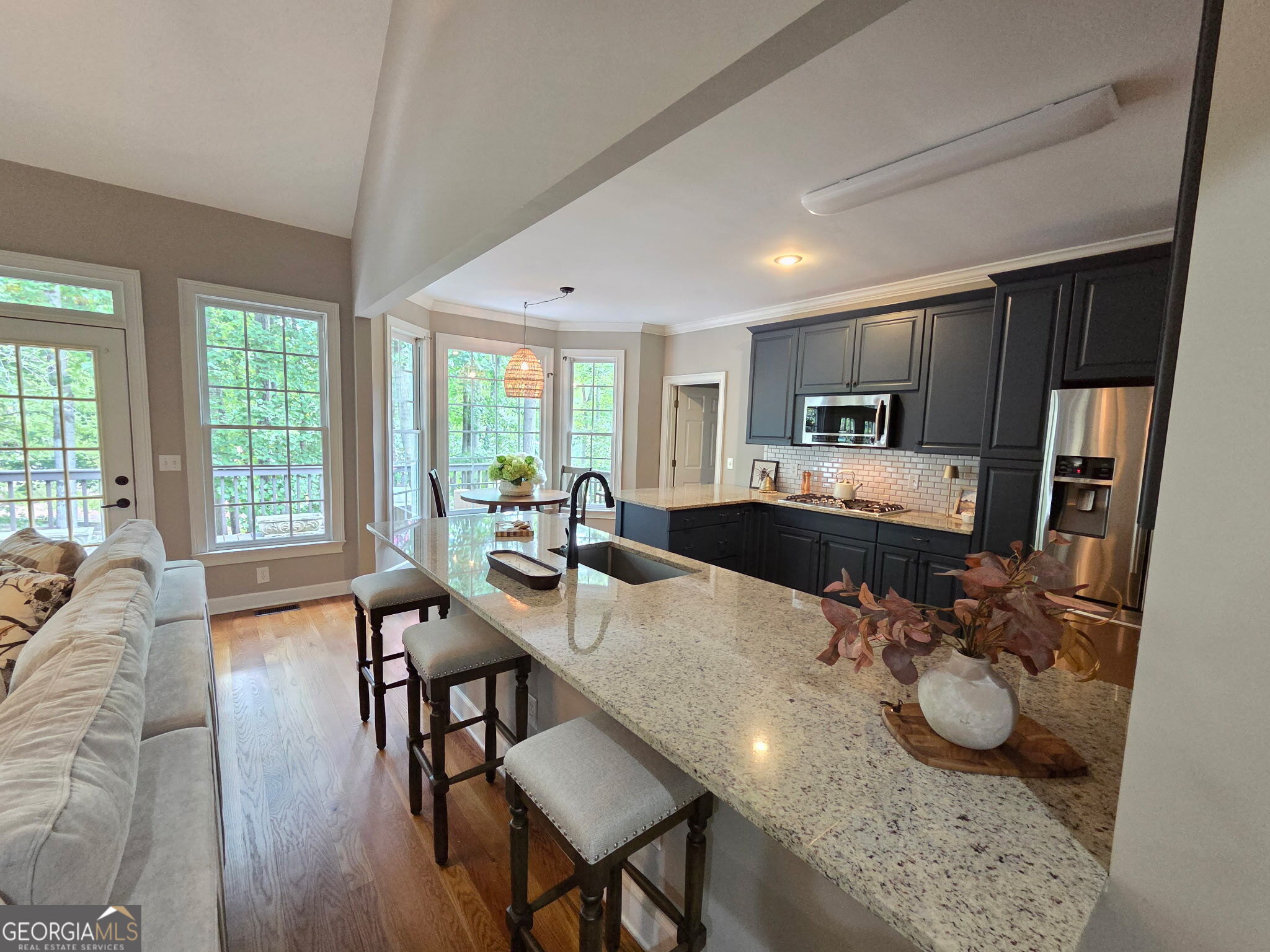 187 Shoreline Circle Property Photo 8
