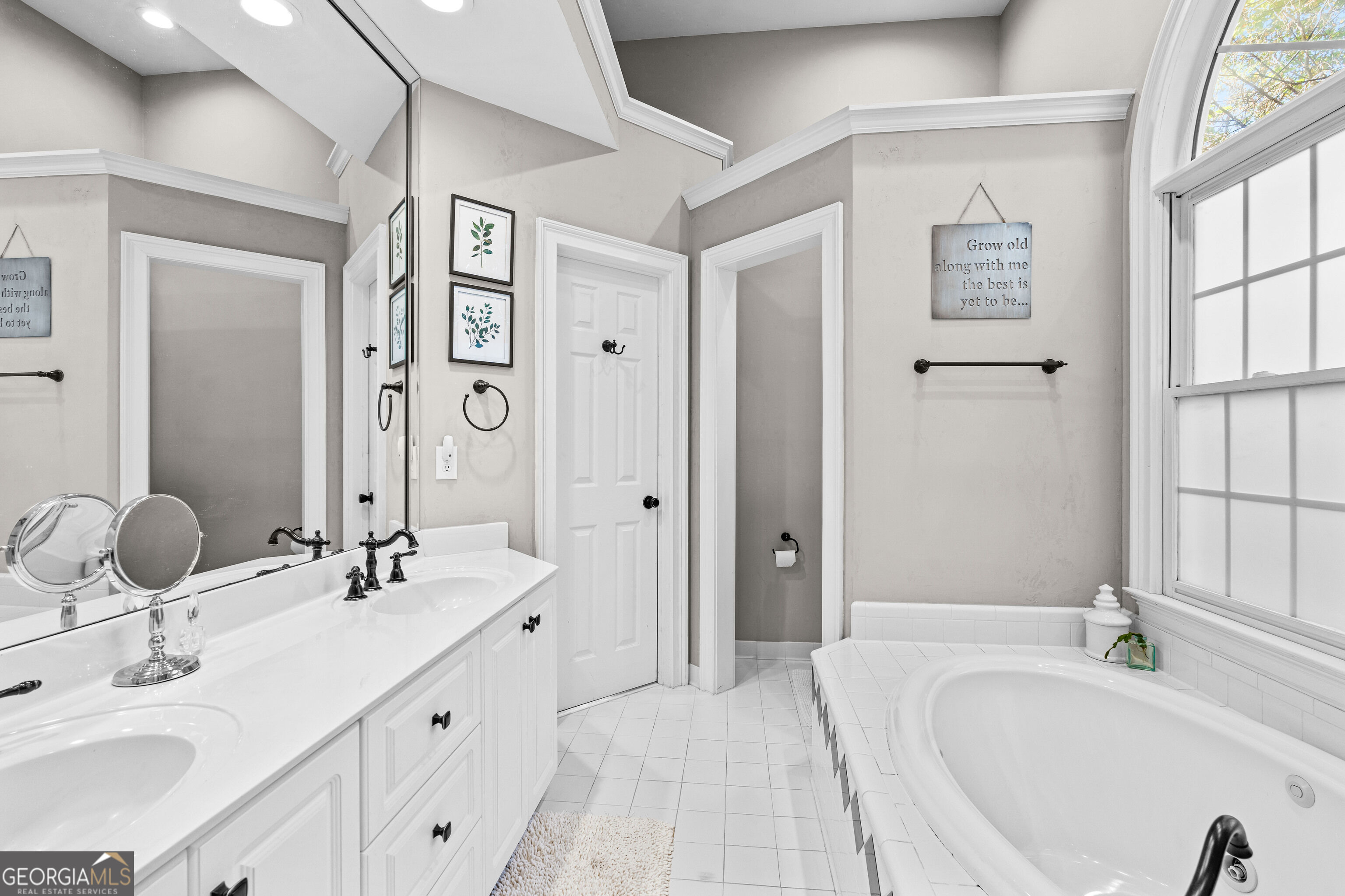 187 Shoreline Circle Property Photo 17