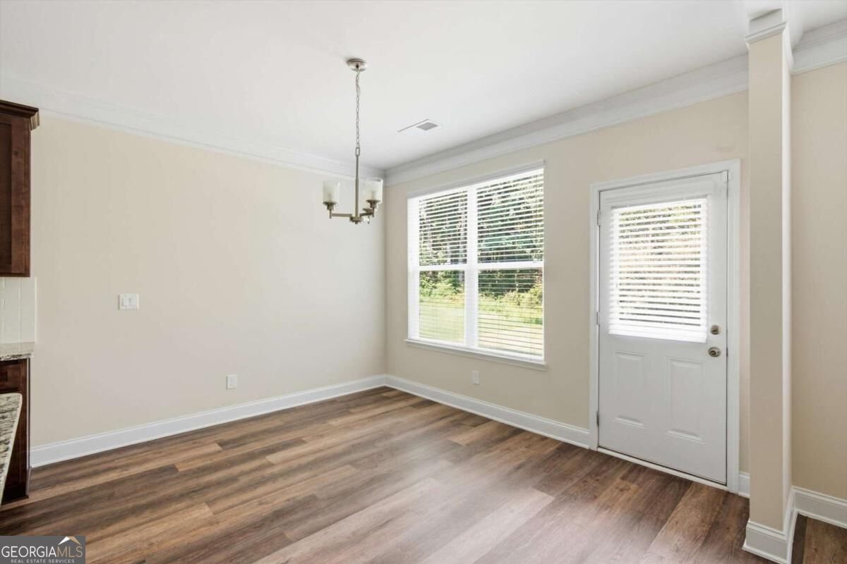 564 Sprayberry Drive Property Photo 9