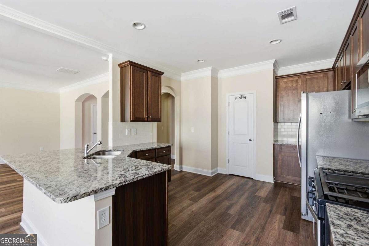 564 Sprayberry Drive Property Photo 10