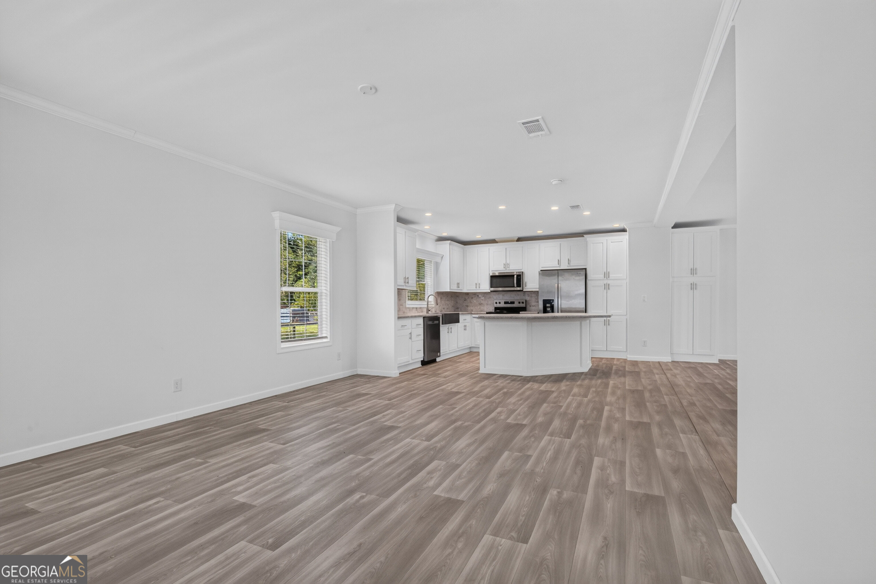 660 N Macon Street Property Photo 5