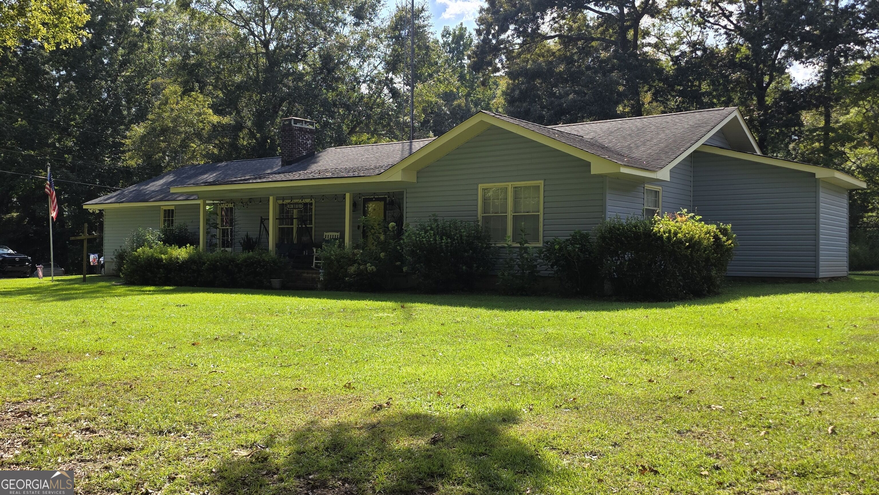 932 W Tanglewood Drive Property Photo 2