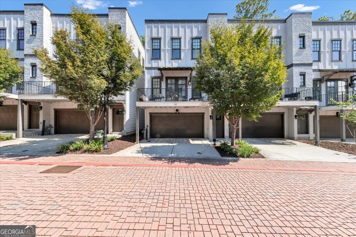 725 Taylor Court Ne Property Photo 1