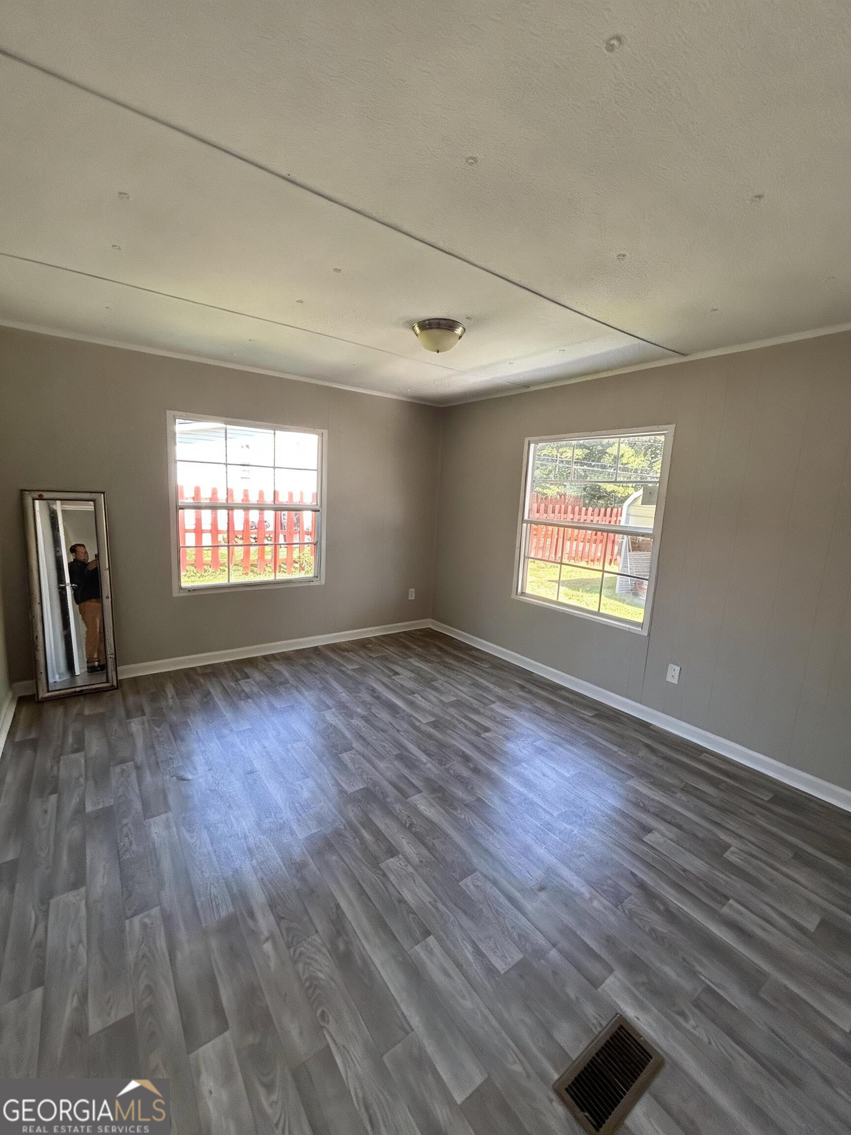 5019 Dicks Hill Parkway Property Photo 5