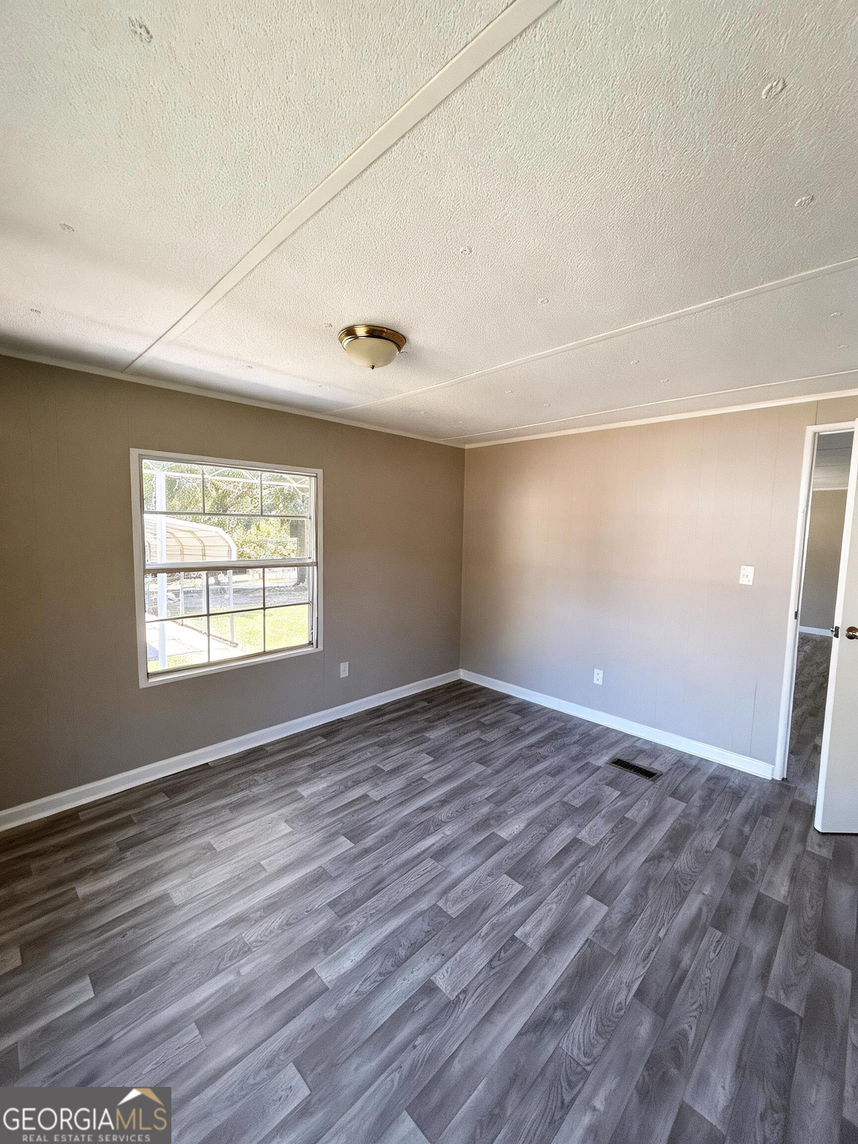 5019 Dicks Hill Parkway Property Photo 6