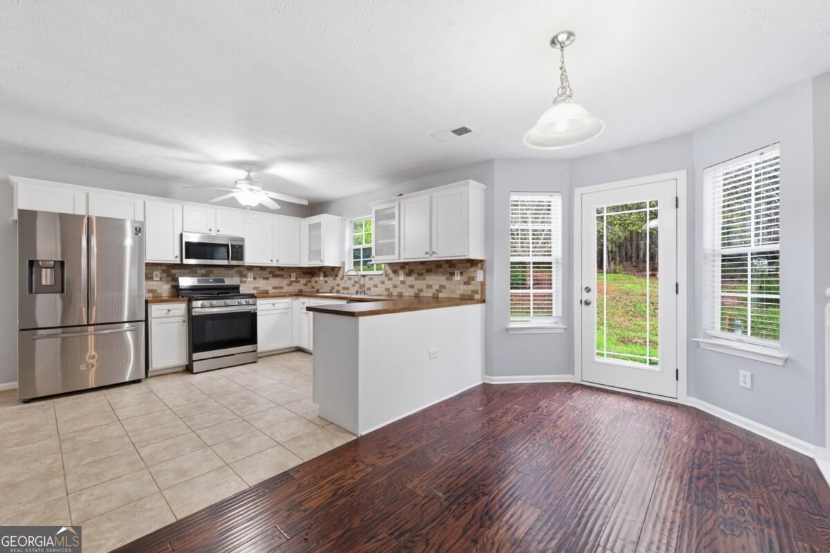 9360 Carnes Crossing Circle Property Photo 8
