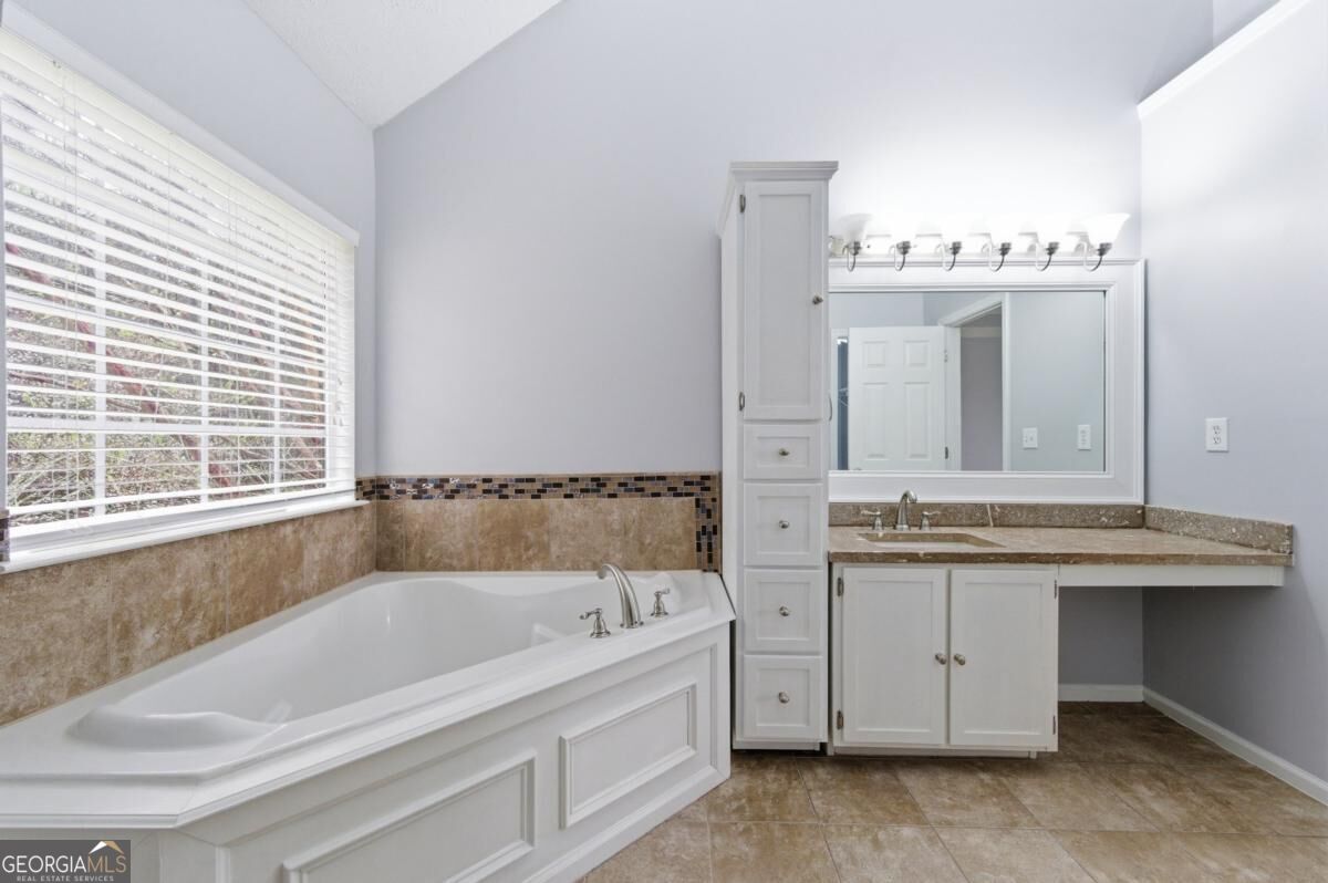 9360 Carnes Crossing Circle Property Photo 24