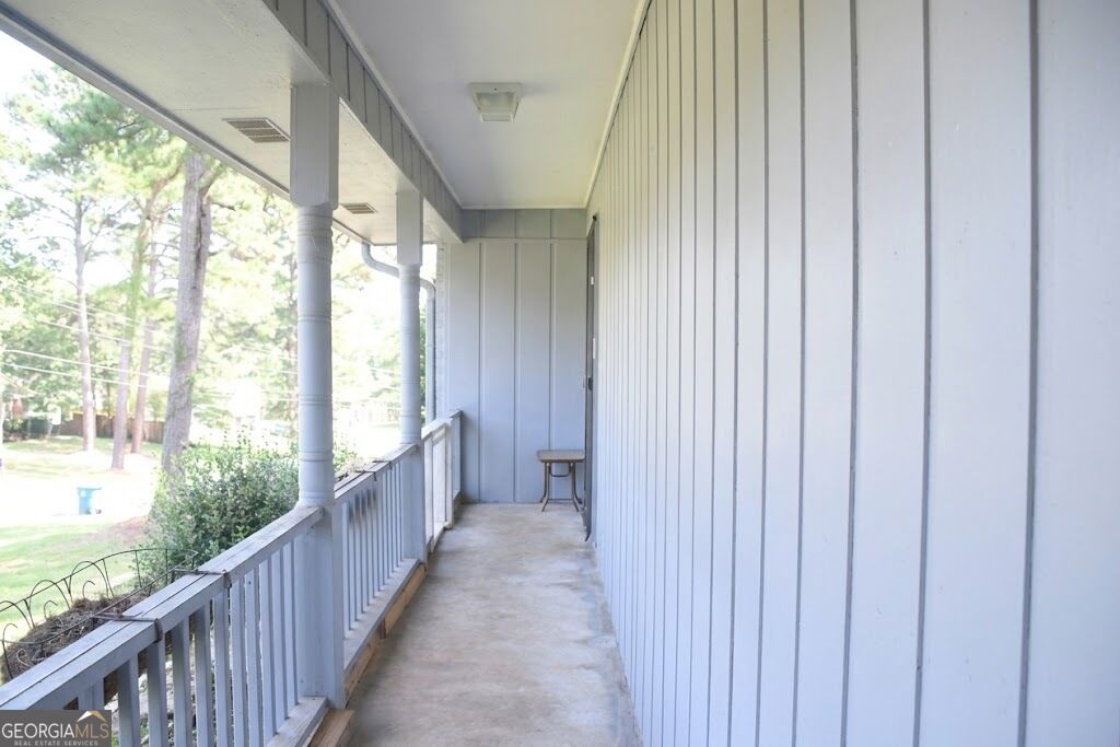 2588 Kings Way Property Photo 3