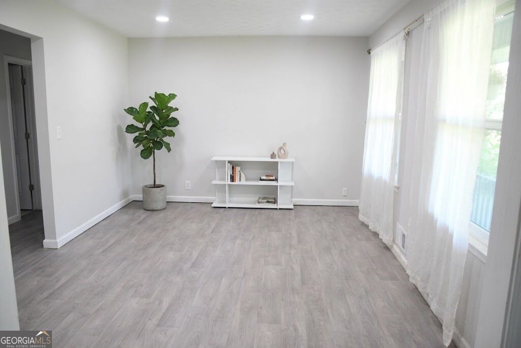 2588 Kings Way Property Photo 4