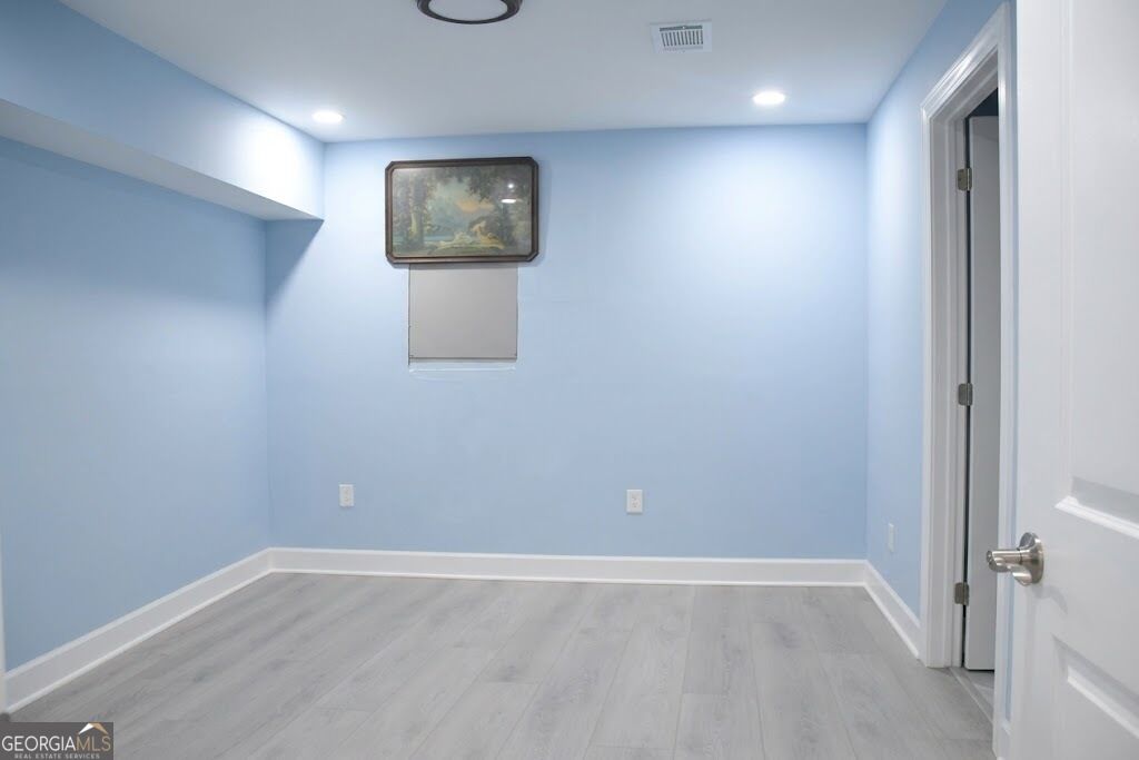 2588 Kings Way Property Photo 17