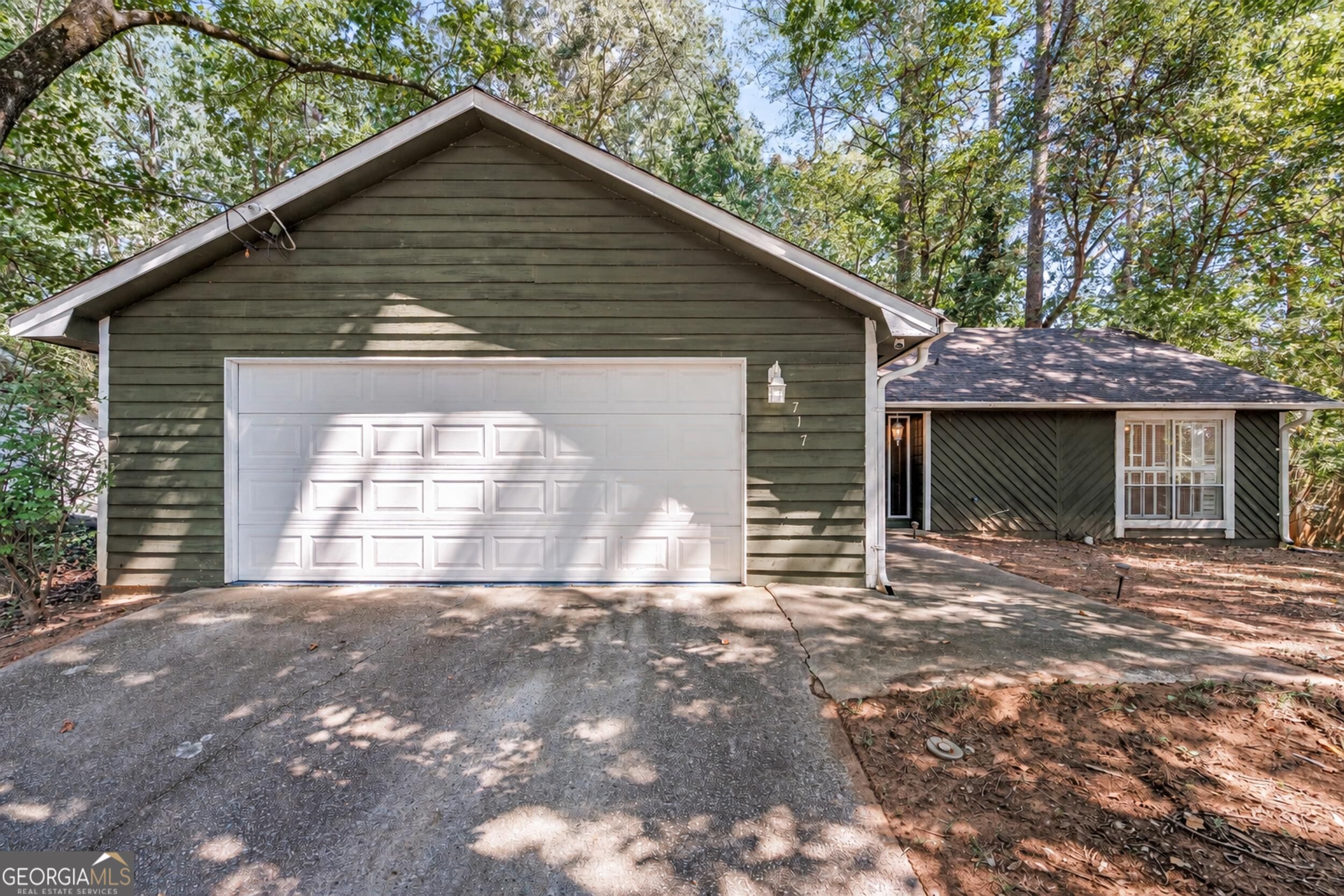 717 Pebble Creek Drive Property Photo 1