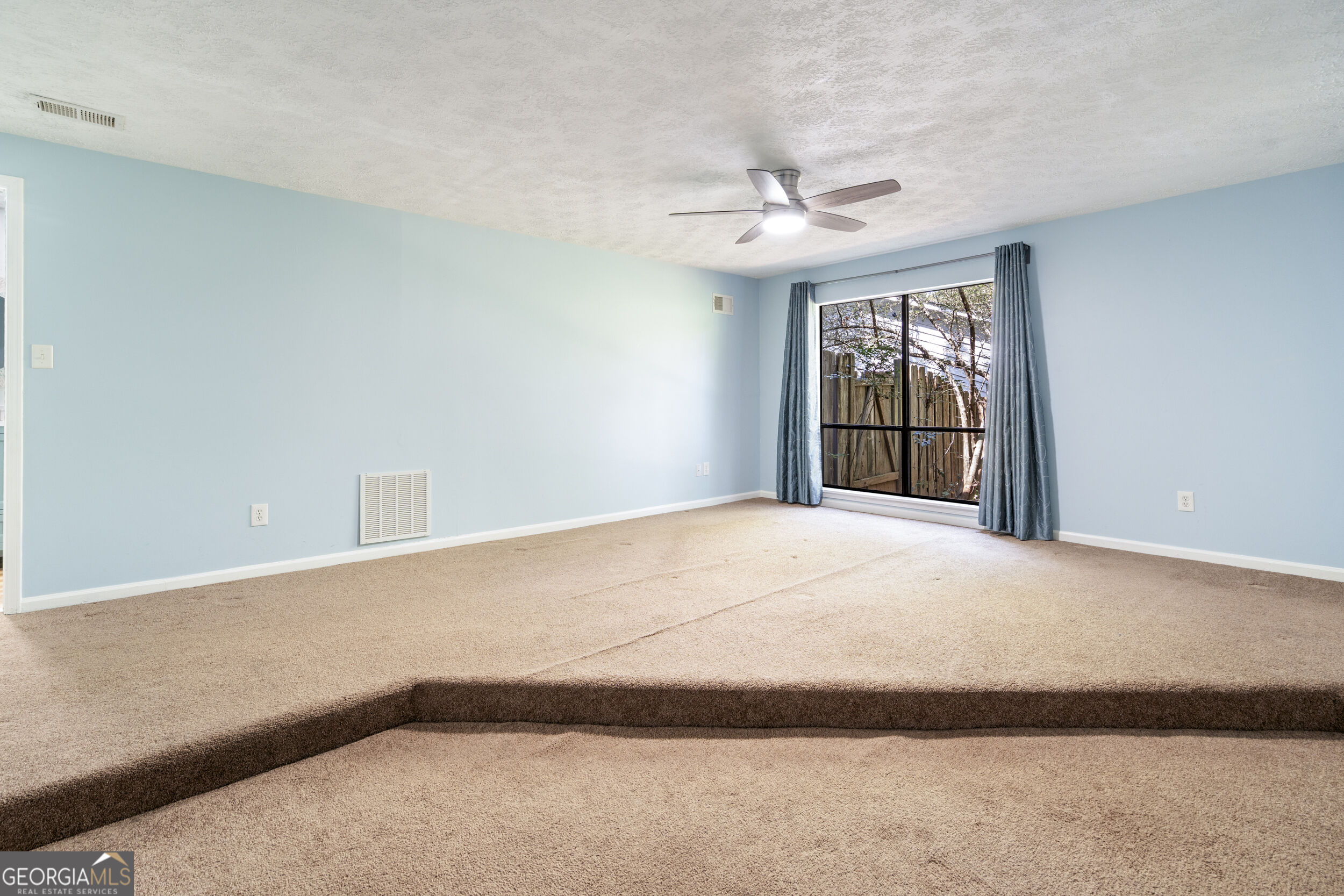 717 Pebble Creek Drive Property Photo 8