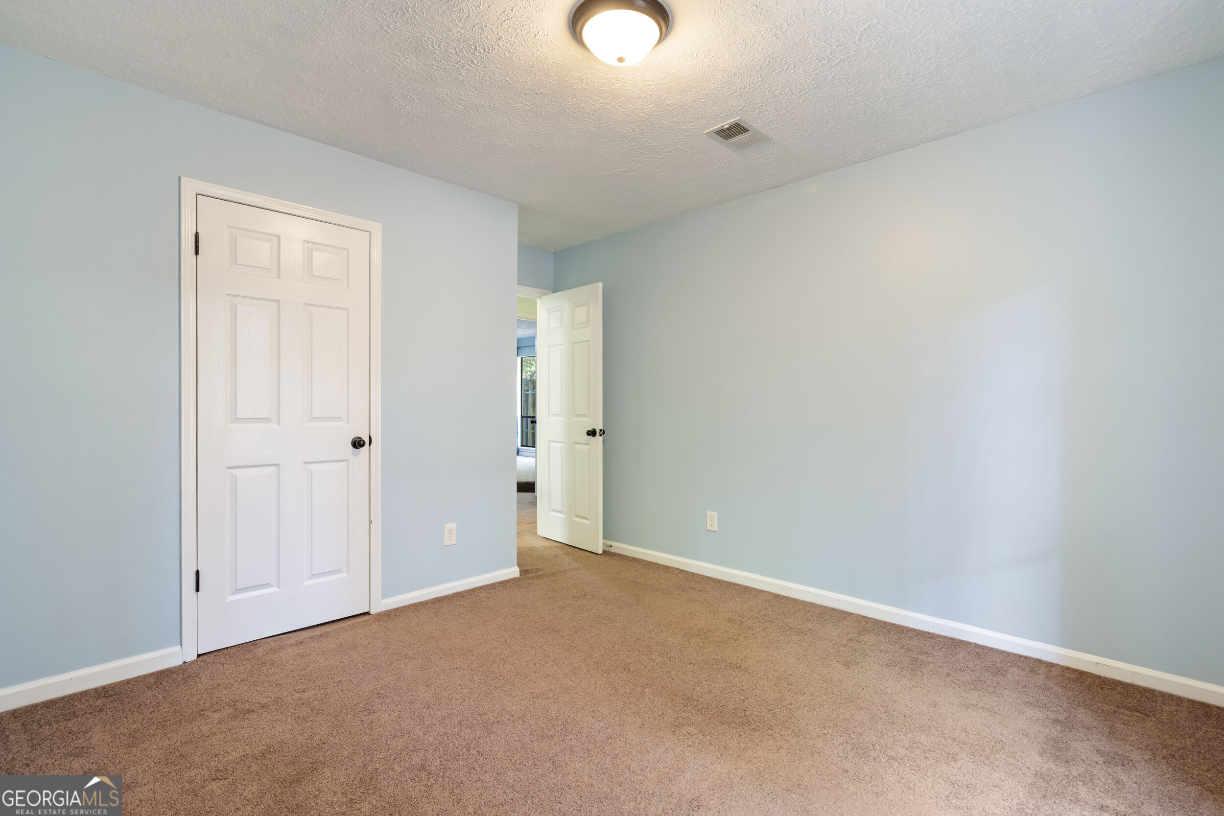 717 Pebble Creek Drive Property Photo 11