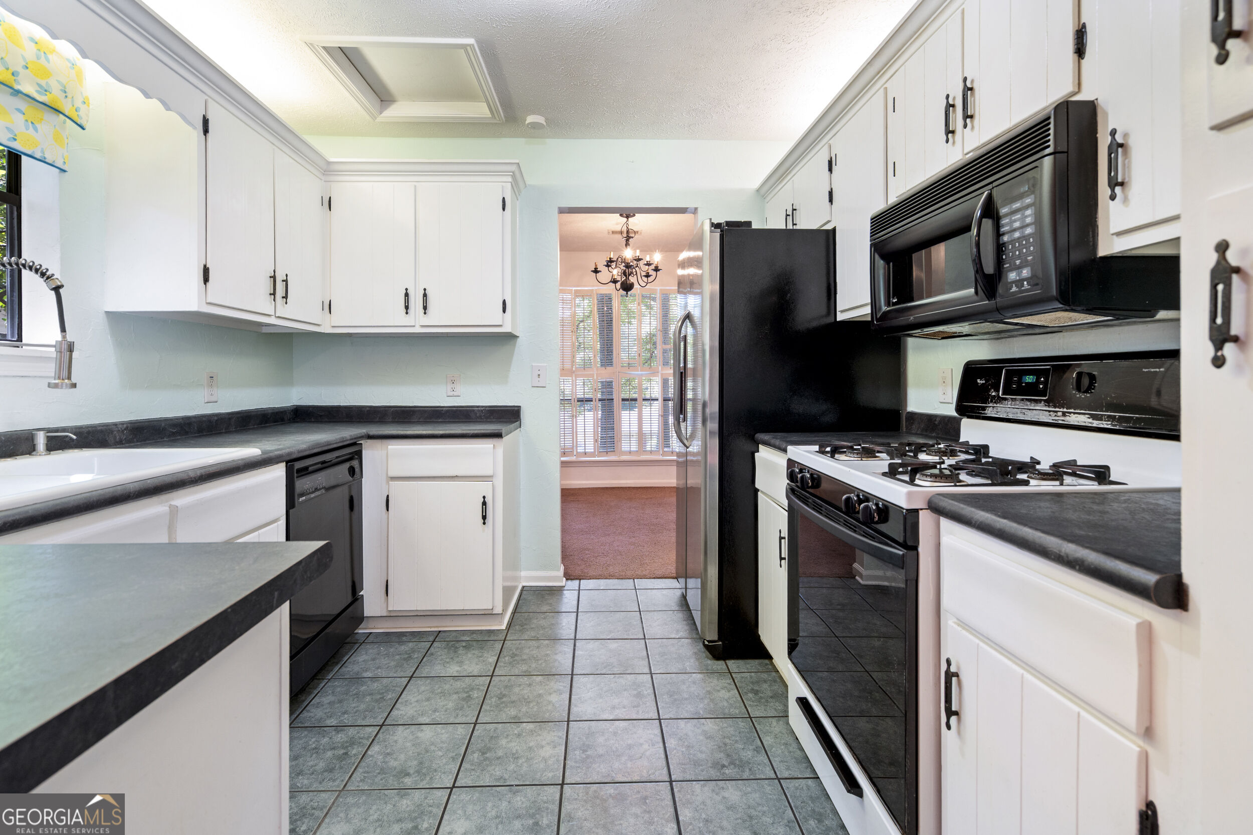 717 Pebble Creek Drive Property Photo 16