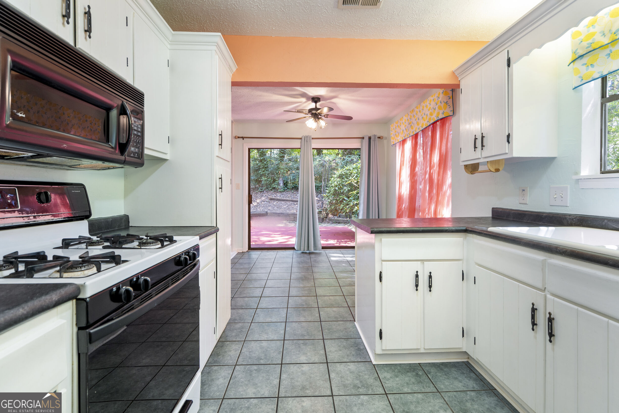 717 Pebble Creek Drive Property Photo 17