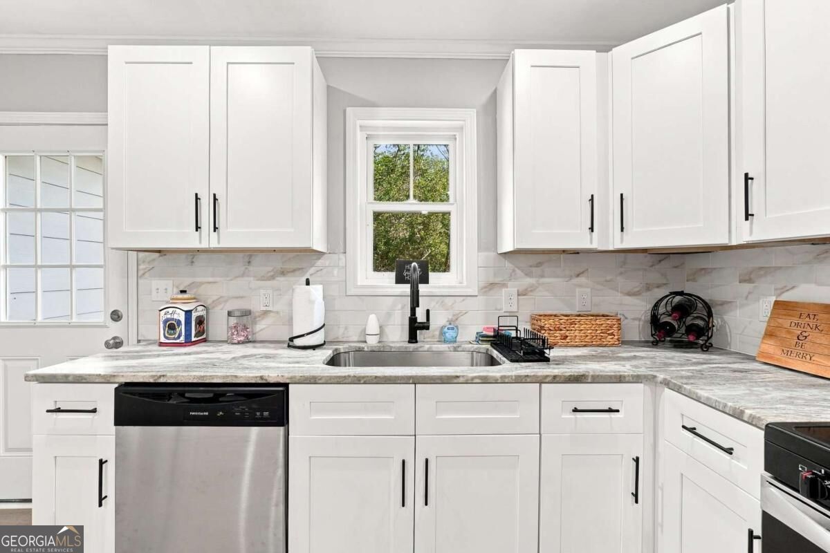 419 Marietta Street Property Photo 10