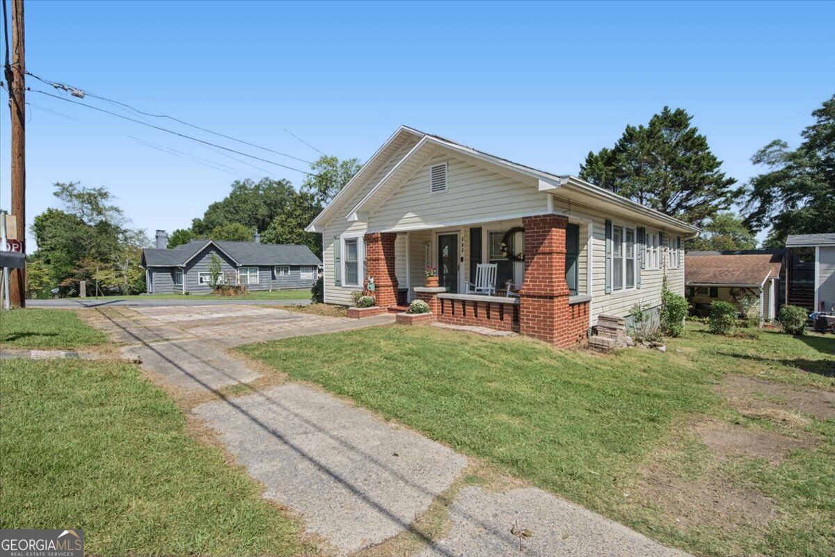 302 Hampton Street Property Photo 3