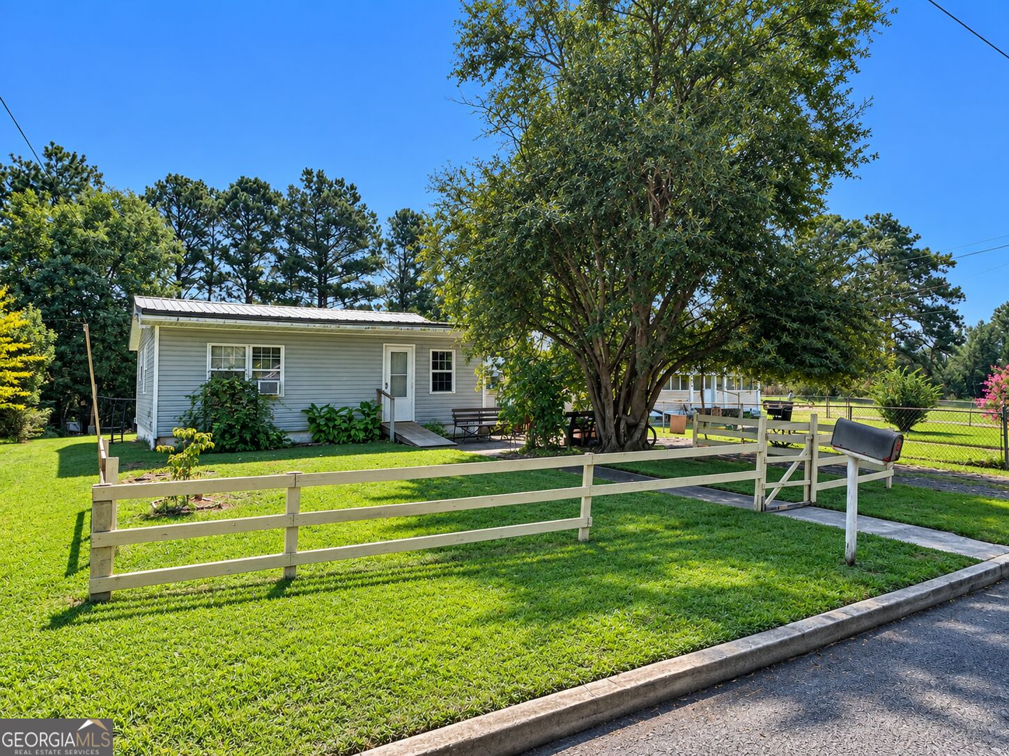 718 Walcott Street Property Photo 1