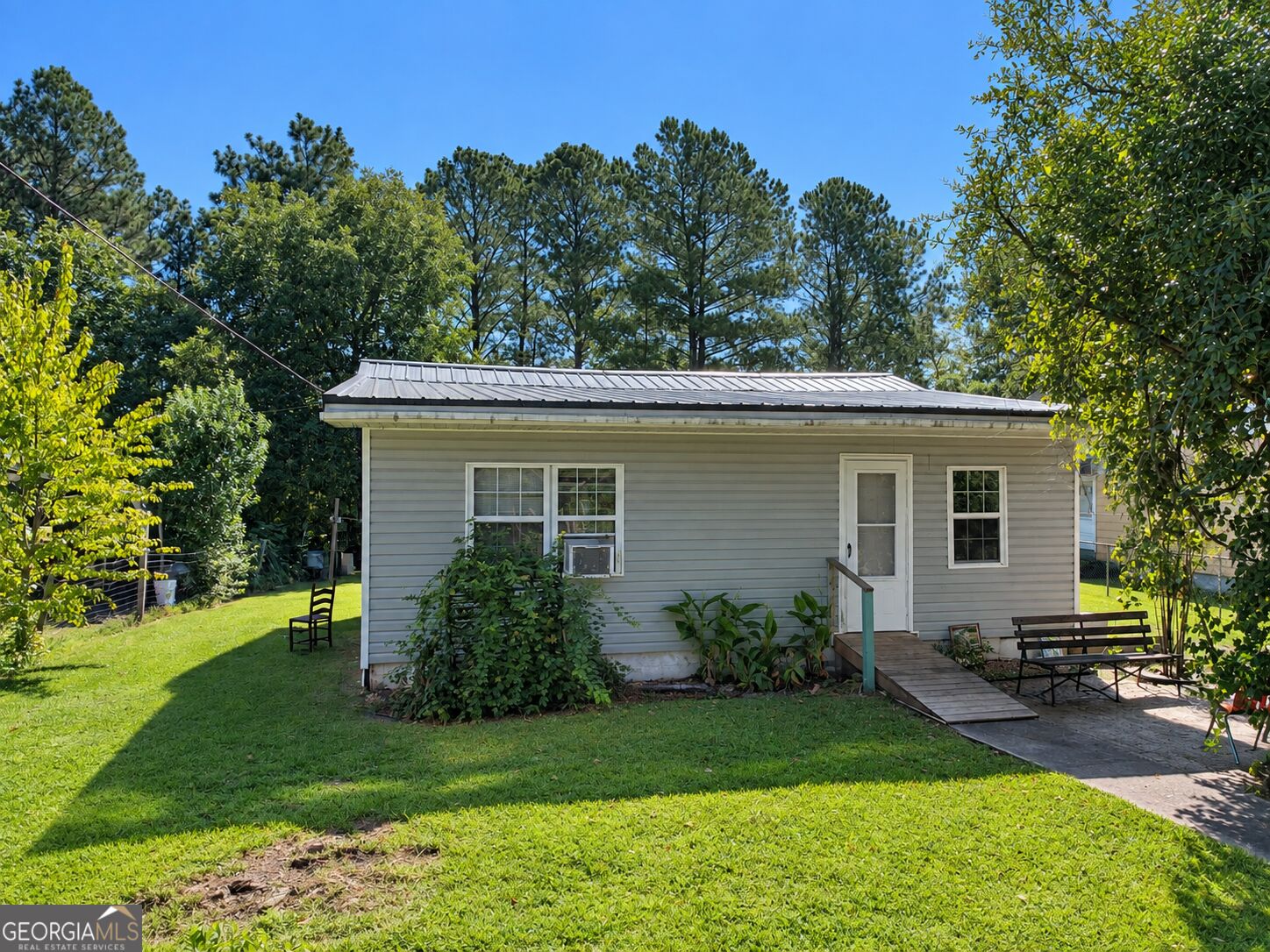 718 Walcott Street Property Photo 3