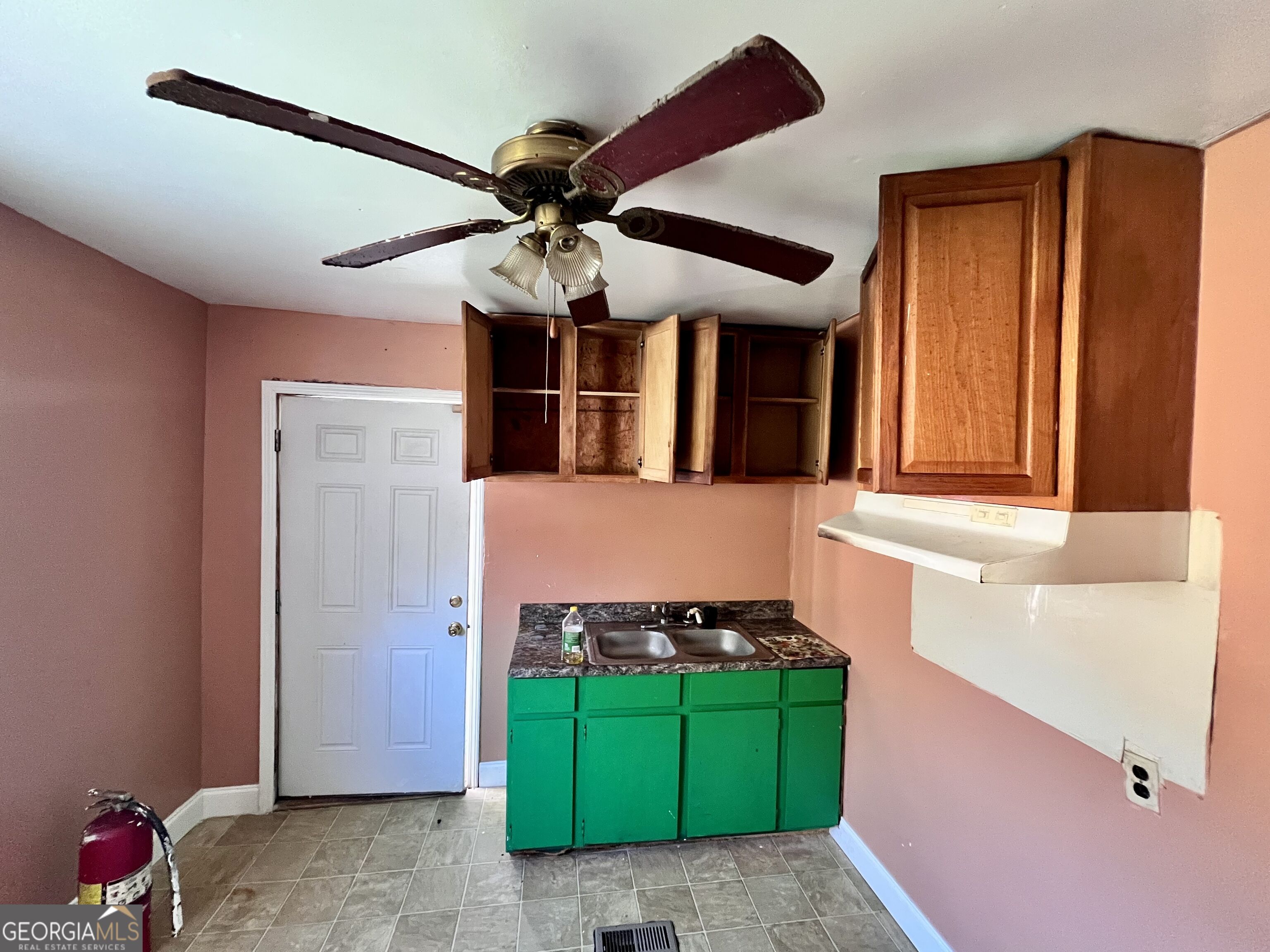 718 Walcott Street Property Photo 4