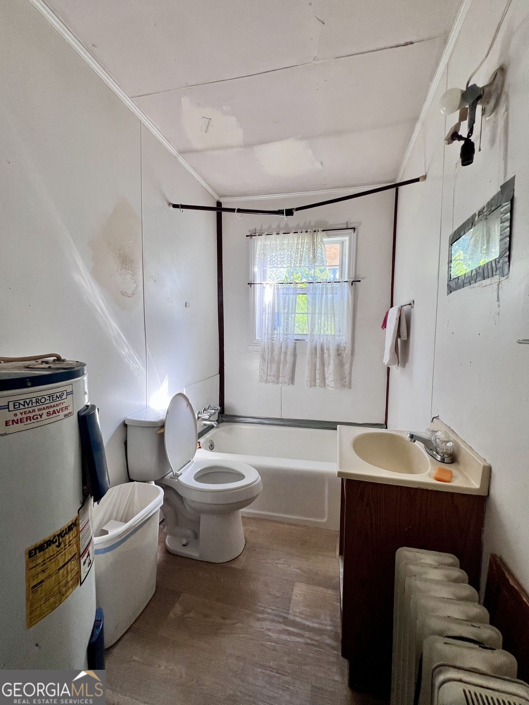 718 Walcott Street Property Photo 8
