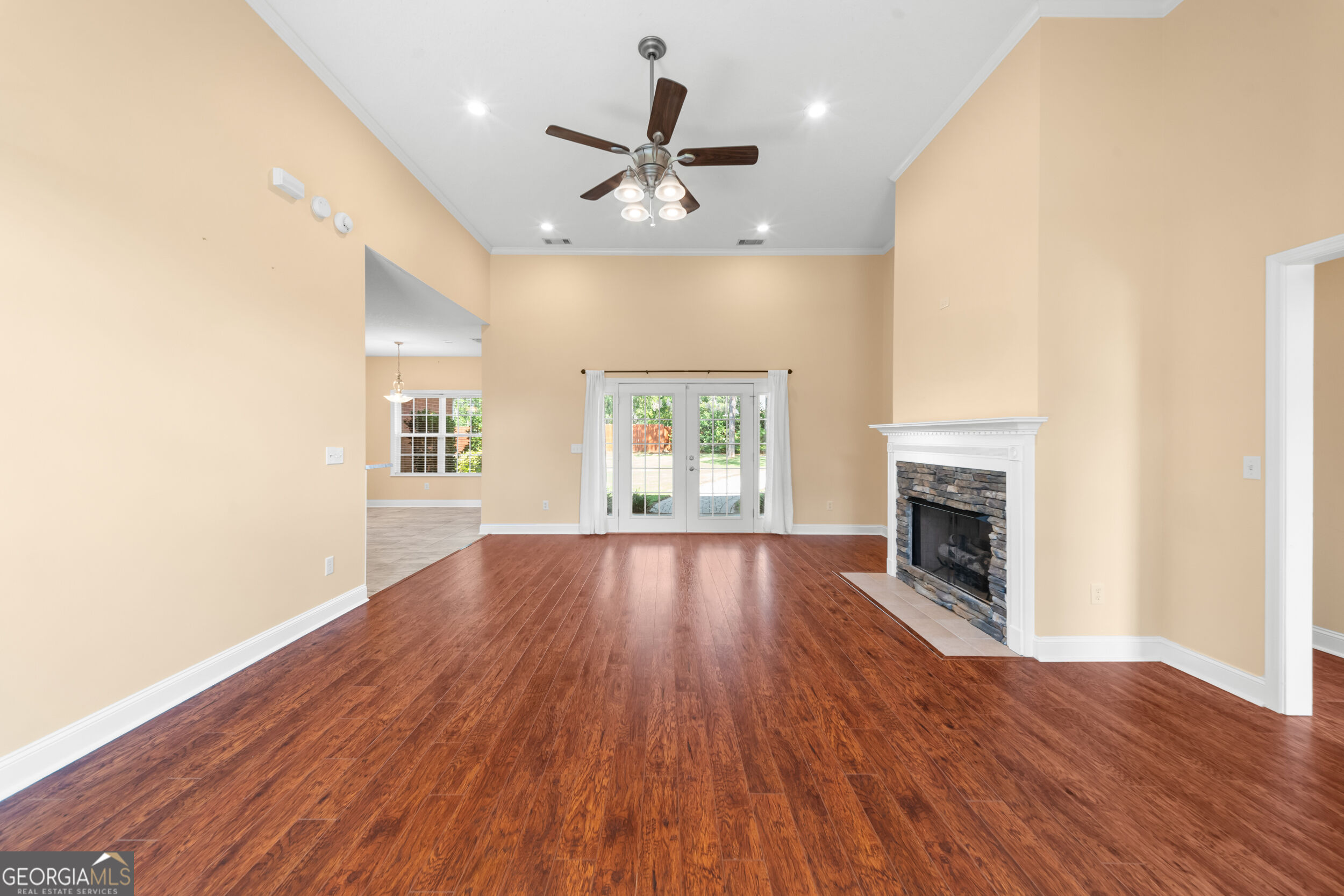 709 Tennessee Walk Property Photo 7