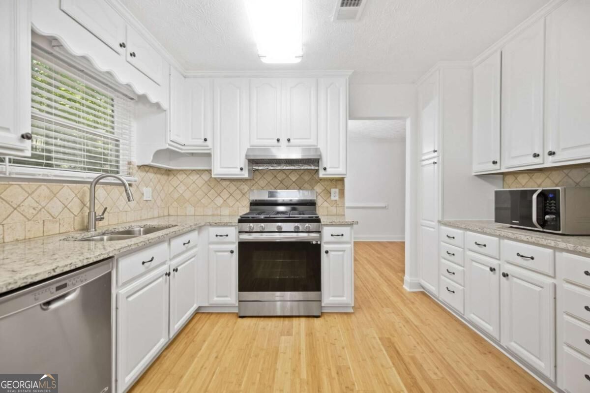3863 Everett Court Property Photo 4