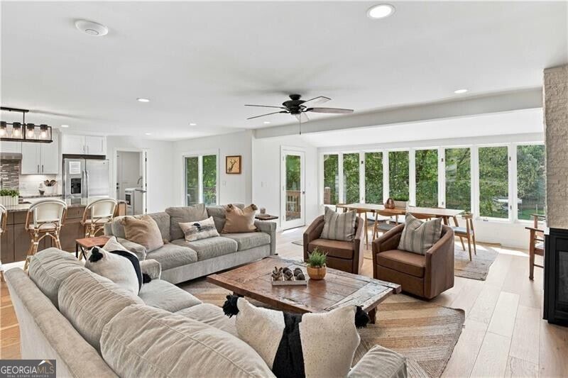 688 Harbor Cove Property Photo 5