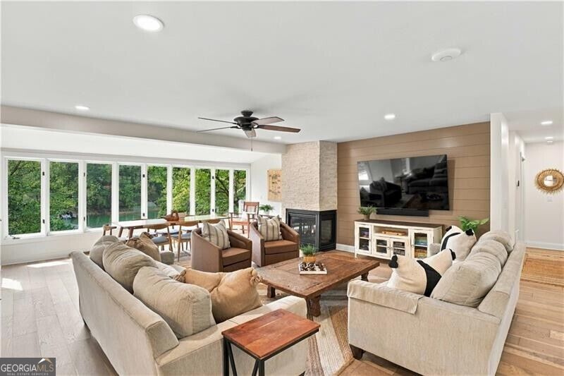 688 Harbor Cove Property Photo 6