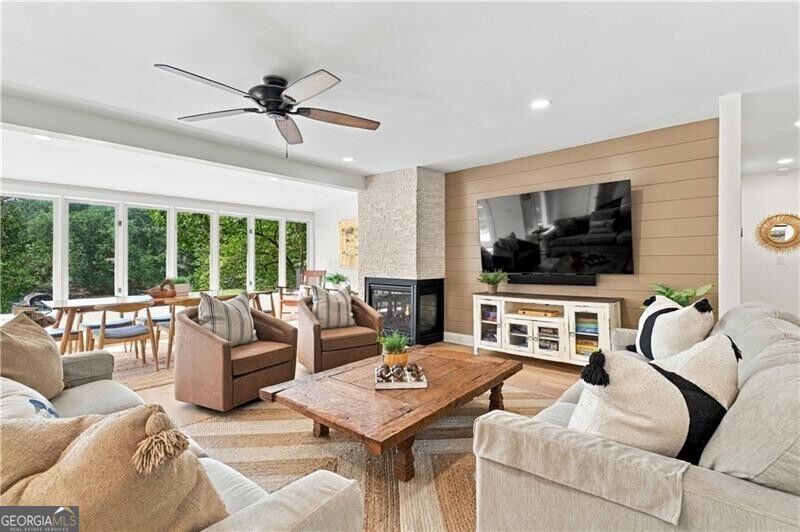 688 Harbor Cove Property Photo 7