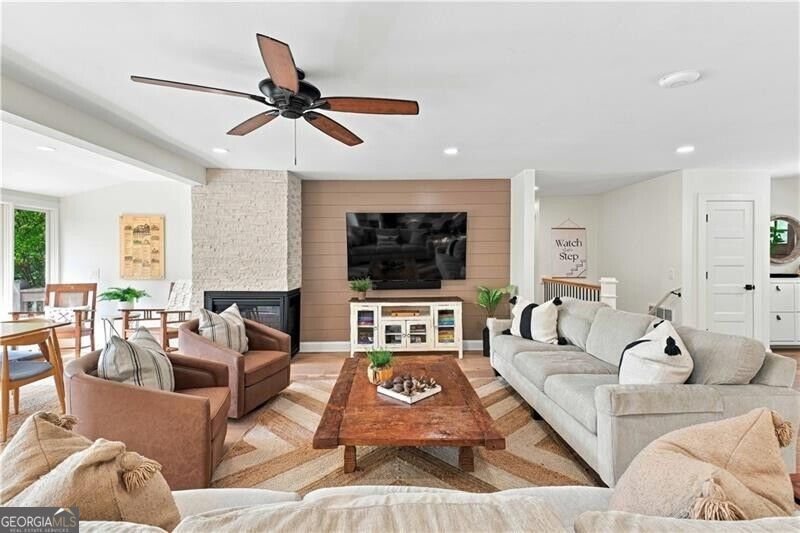 688 Harbor Cove Property Photo 8