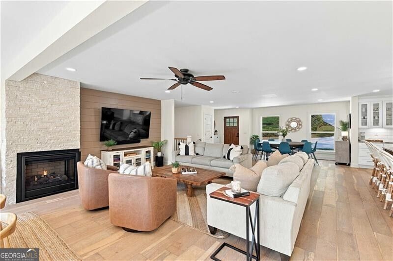 688 Harbor Cove Property Photo 10