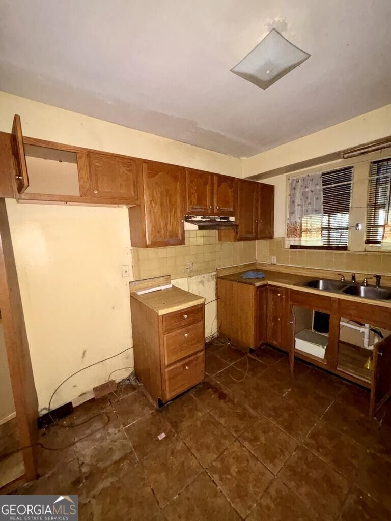 2817 King Street Property Photo 4