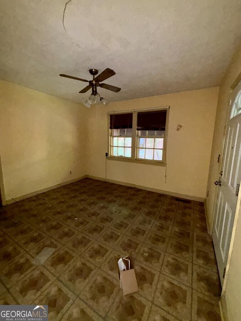 2817 King Street Property Photo 5